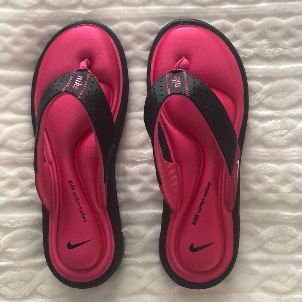 NIKE comfort footbed flip flops